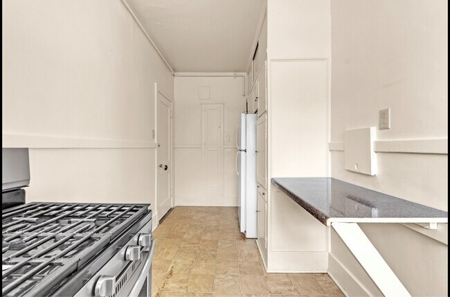 Foto del edificio - 665 E Pkwy S