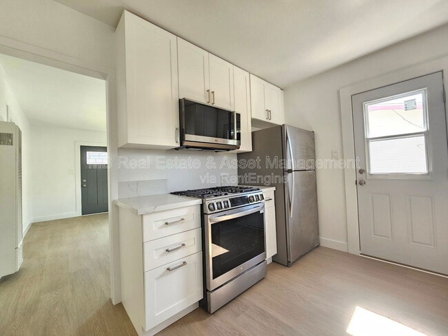 Building Photo - 635 4th St