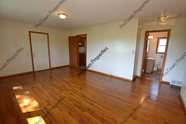 Foto del edificio - 821 Penfield Ave