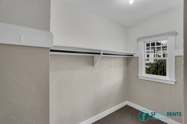 Building Photo - Lower Haight: Top Floor Studio w/ Eat-In K...