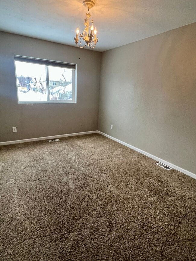 Foto del edificio - 4 bedroom, updated southside home