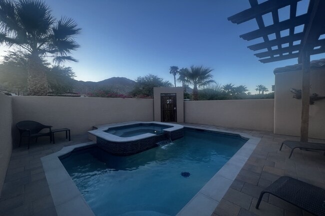 Building Photo - 54610 Avenida Alvarado