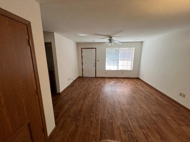 Building Photo - 133 E Hunters Ridge