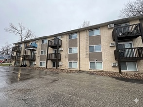 Building Photo - 330 29th St Dr SE