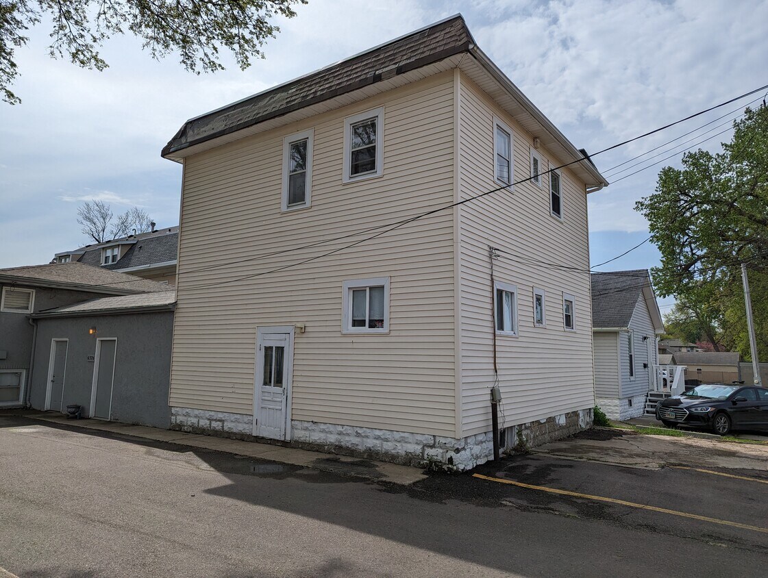 637 S Dakota Ave Unit 1, Sioux Falls, SD 57104 Apartments in Sioux