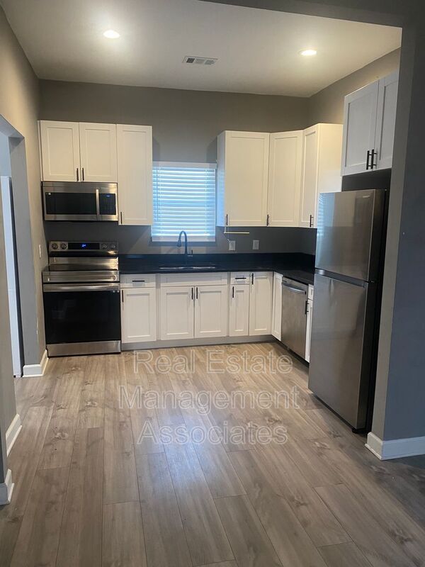 Foto del edificio - 609 N Hill St