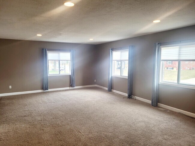 Foto del edificio - 6187 Blythefield Ave NE