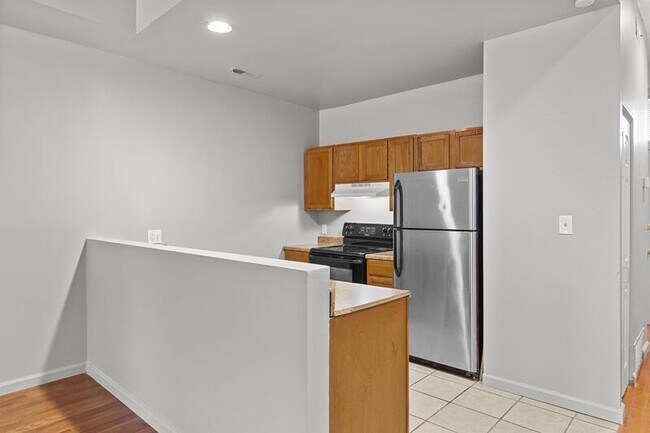 Building Photo - 1708 S Tucker Blvd