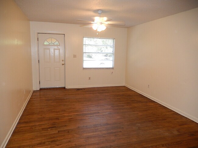 Foto del edificio - SPACIOUS 4/2 House! Walk/Bike to FSU/TCC! ...