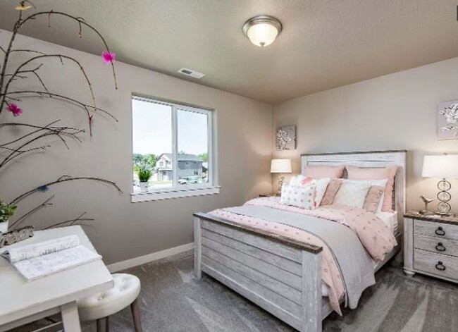 Building Photo - Gorgeous Craftsman 4-Bdr in Sisters!