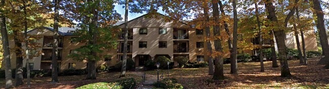 Building Photo - 23 Country Club Dr