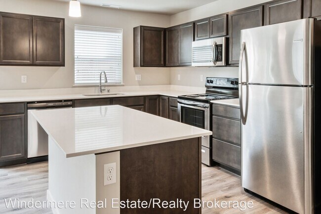 Foto del edificio - 4 br, 2.5 bath House - 8900 55th Pl NE