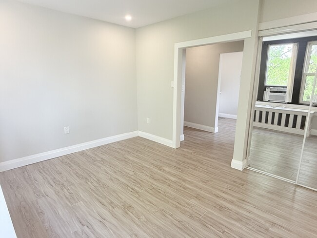Building Photo - 1495 Gladstone Ave