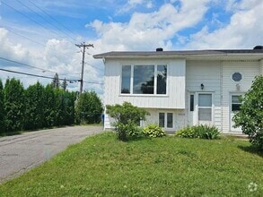 Building Photo - 1039 Rue Eugène-Trinquier