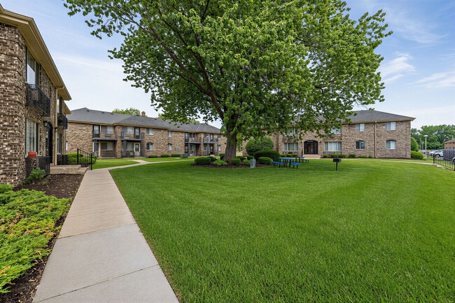 Stone Point Exterior | Apartments - Stone Point