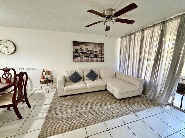 Foto del edificio - 8246 NW 24th St