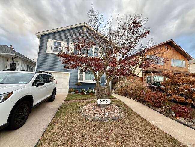 Foto del edificio - 575 E Fulton St