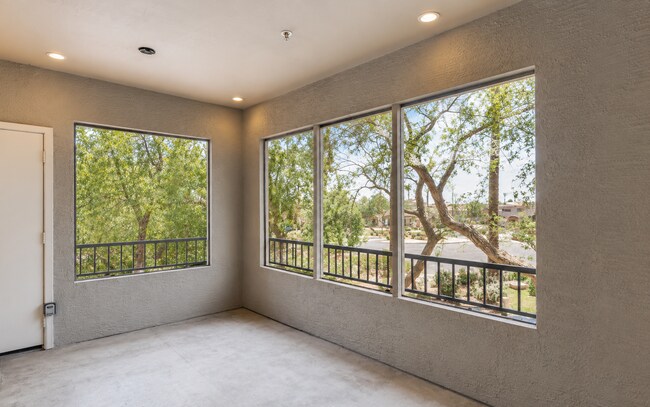 Foto del edificio - 15050 N Thompson Peak Pky