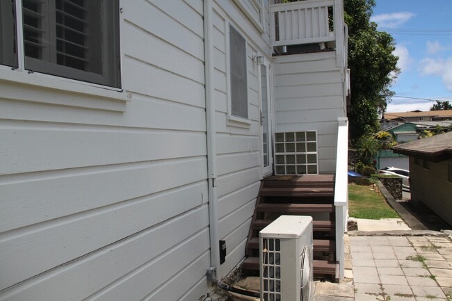 Building Photo - 1638 Alencastre St