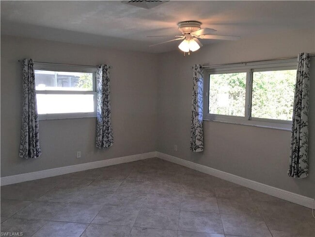 Building Photo - ** NAPLES PARK UNFURNISHED ANNUAL 3/2 WITH...