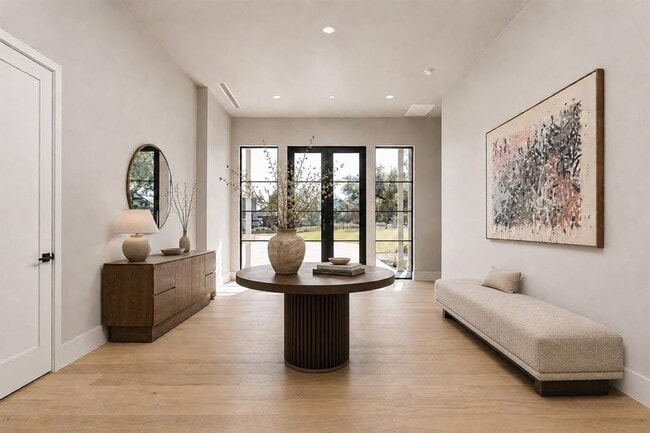 Building Photo - 6102 Forest Hills Dr