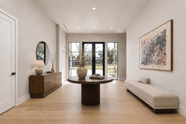 Foto del edificio - 6102 Forest Hills Dr