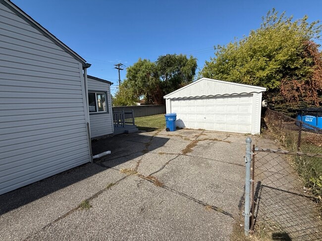 Building Photo - 8035 Chapp Ave
