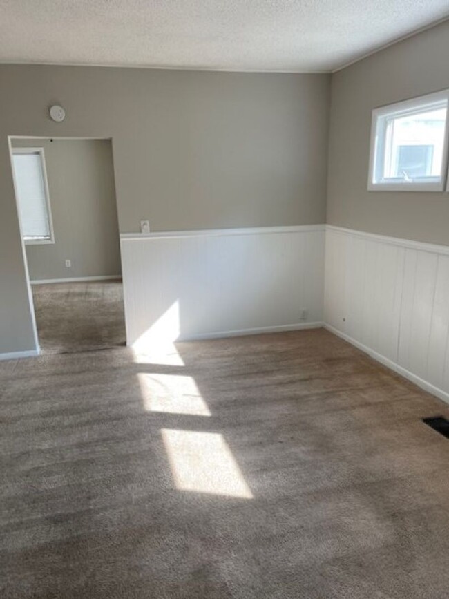 Building Photo - BELOW MARKET RENT!