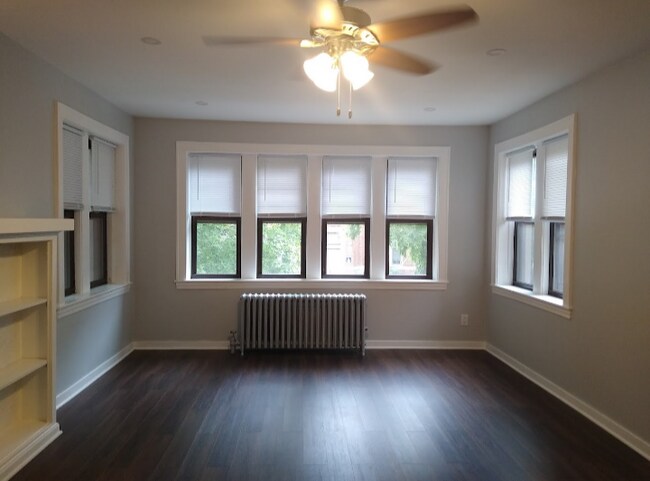 Living Room - 5156 N Leavitt St