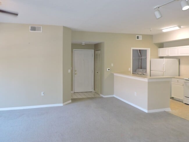 Building Photo - 1 bd /  1 ba condo at The Palms Club community
