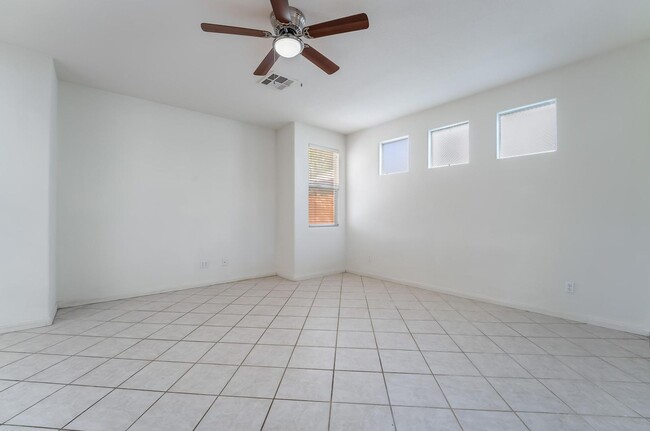 Foto del edificio - 4 bedroom, 2.5 bathroom, Summerlin Home, L...