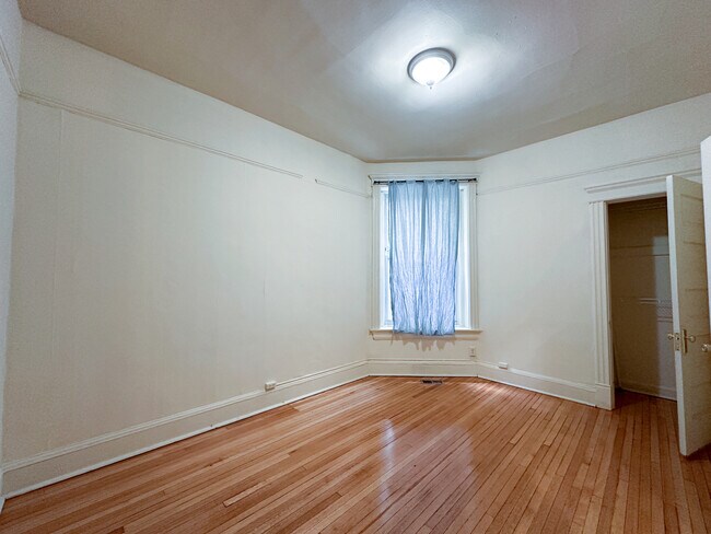 Foto del edificio - 2126 N Sheffield Ave