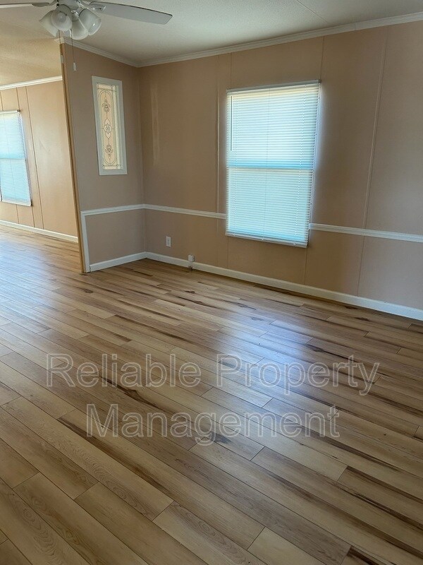 Foto del edificio - 1916 NC-210