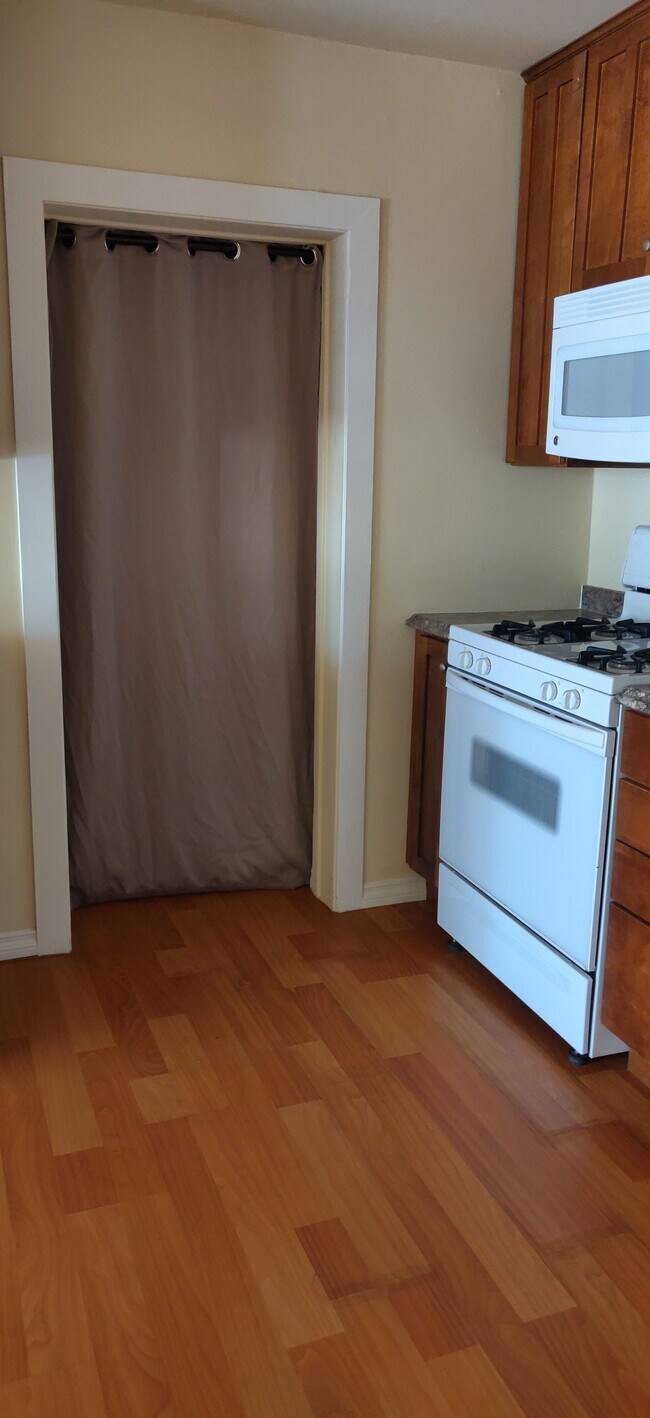 Foto del edificio - 2145 Tyler Ave