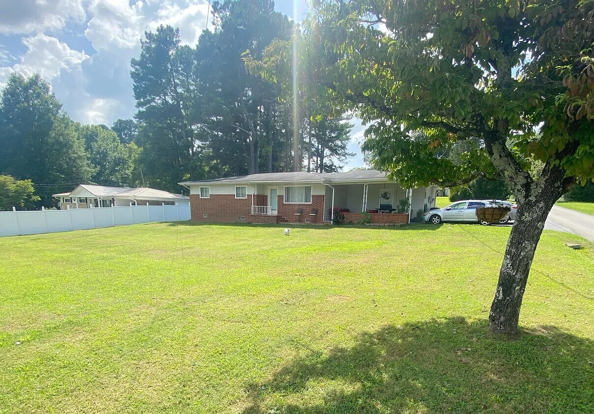 19 Neal Dr, Rossville, GA 30741 House Rental in Rossville, GA
