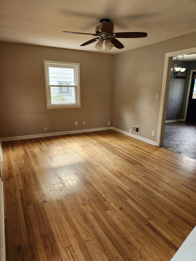 Building Photo - 4 Bedroom Home in Benson!