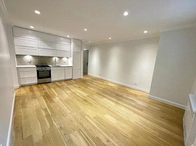 Building Photo - 3 bedroom in New York NY 10011