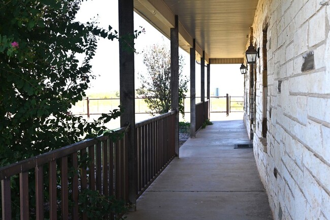 Building Photo - 2460 Wranglers Retreat