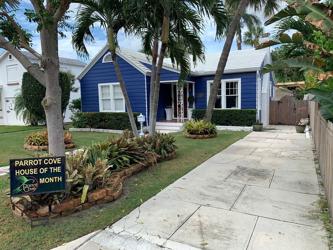 Primary Photo - 717 N Lakeside Dr