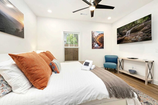 Building Photo - 376 S Hill Ave