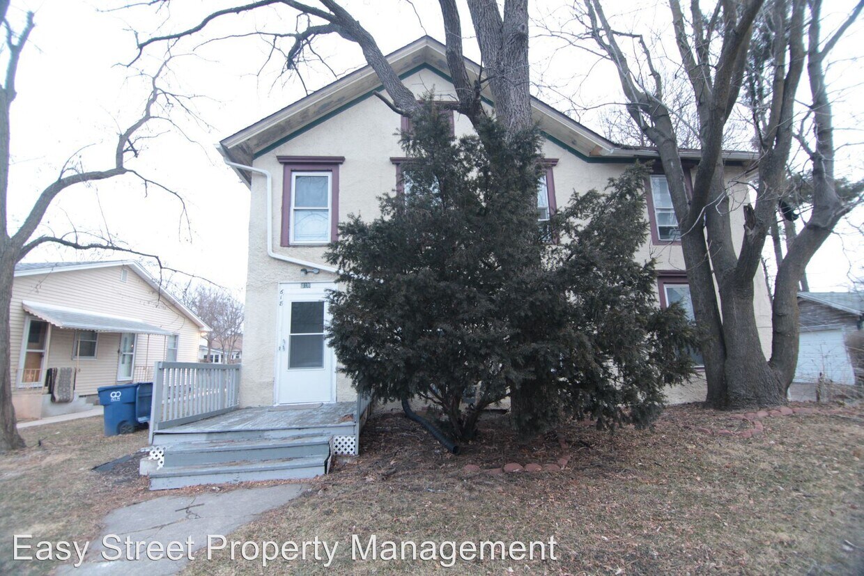 Primary Photo - 618 E Locust St