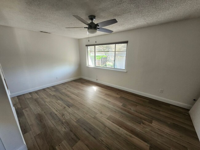 Foto del edificio - Spacious 4-Bedroom Home for Rent in Peacef...