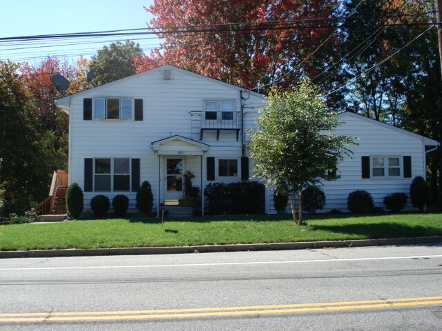 Foto del edificio - 406 Old River Rd