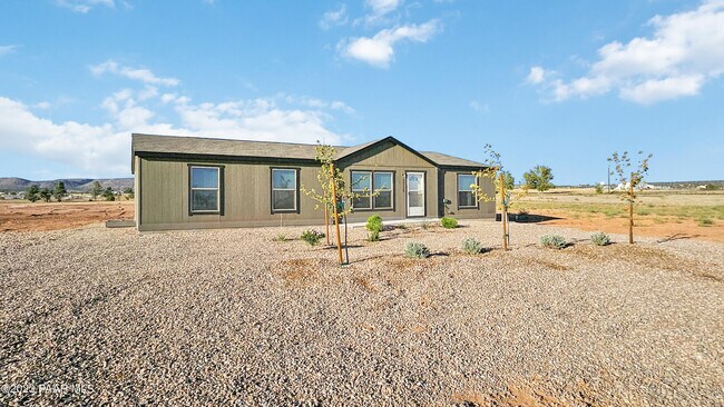 Building Photo - 25129 Constitution Dr