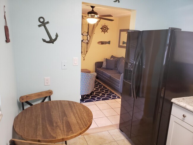 Building Photo - 417 Lytle St