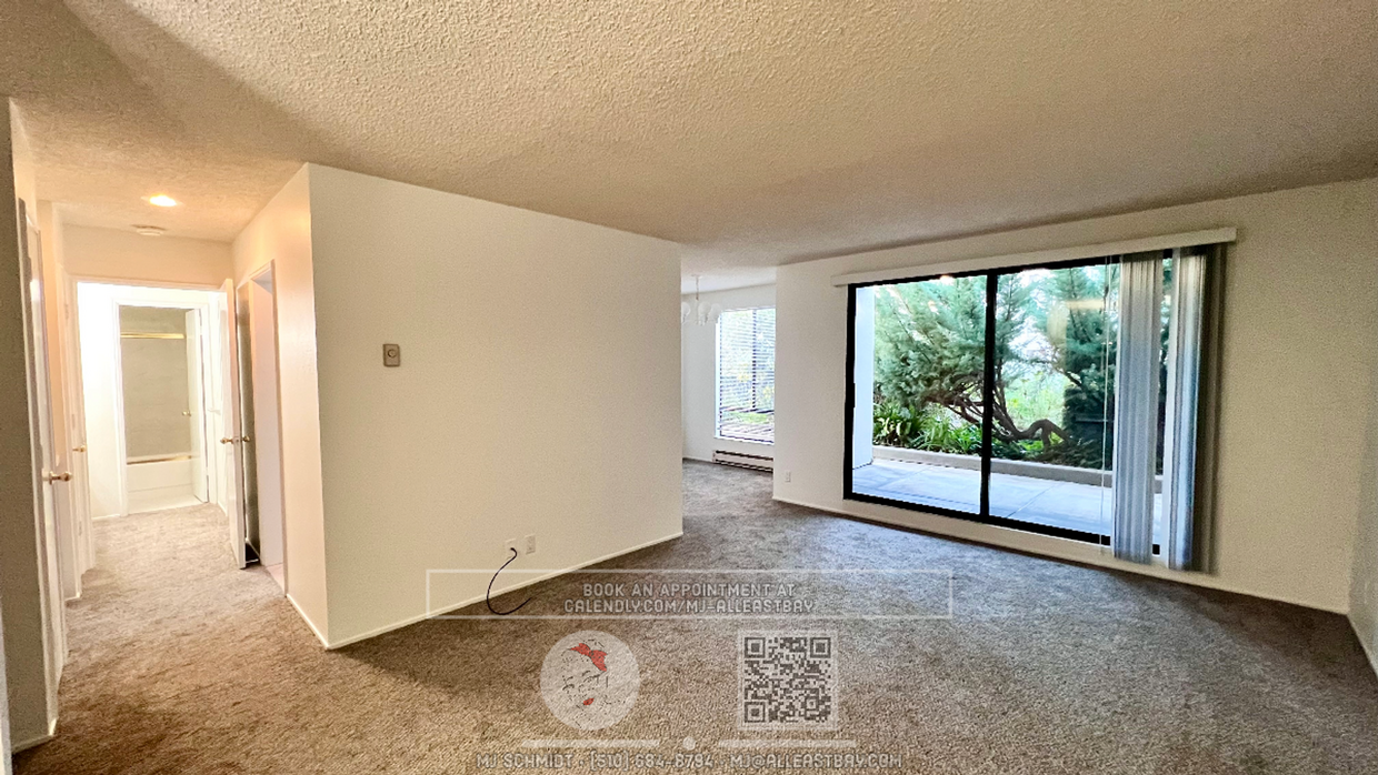 Primary Photo - Large 1 bedroom with courtyard view includ...