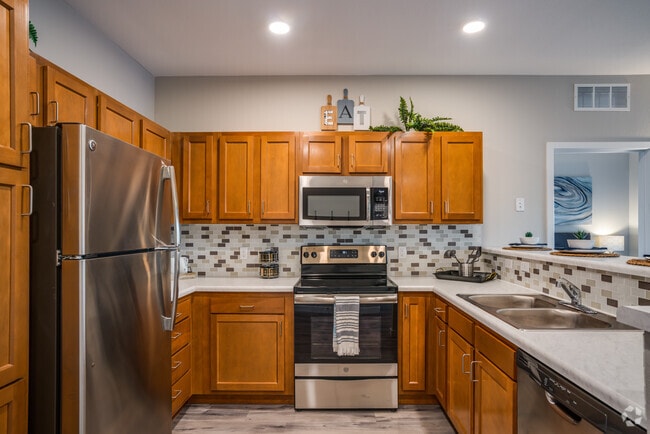 2 BR, 2 BA - 971SF - 166-Club 715 TIC
