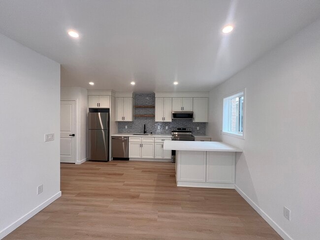 Building Photo - 1227 Cota Ave