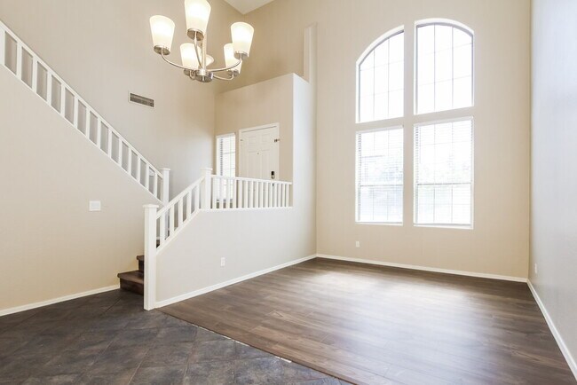 Foto del edificio - 12742 W Charter Oak Rd