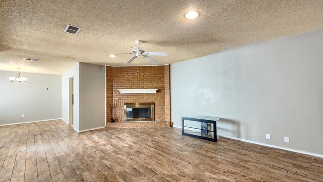 Building Photo - SPACIOUS 3/2.5/2   LOCATED IN WATERS